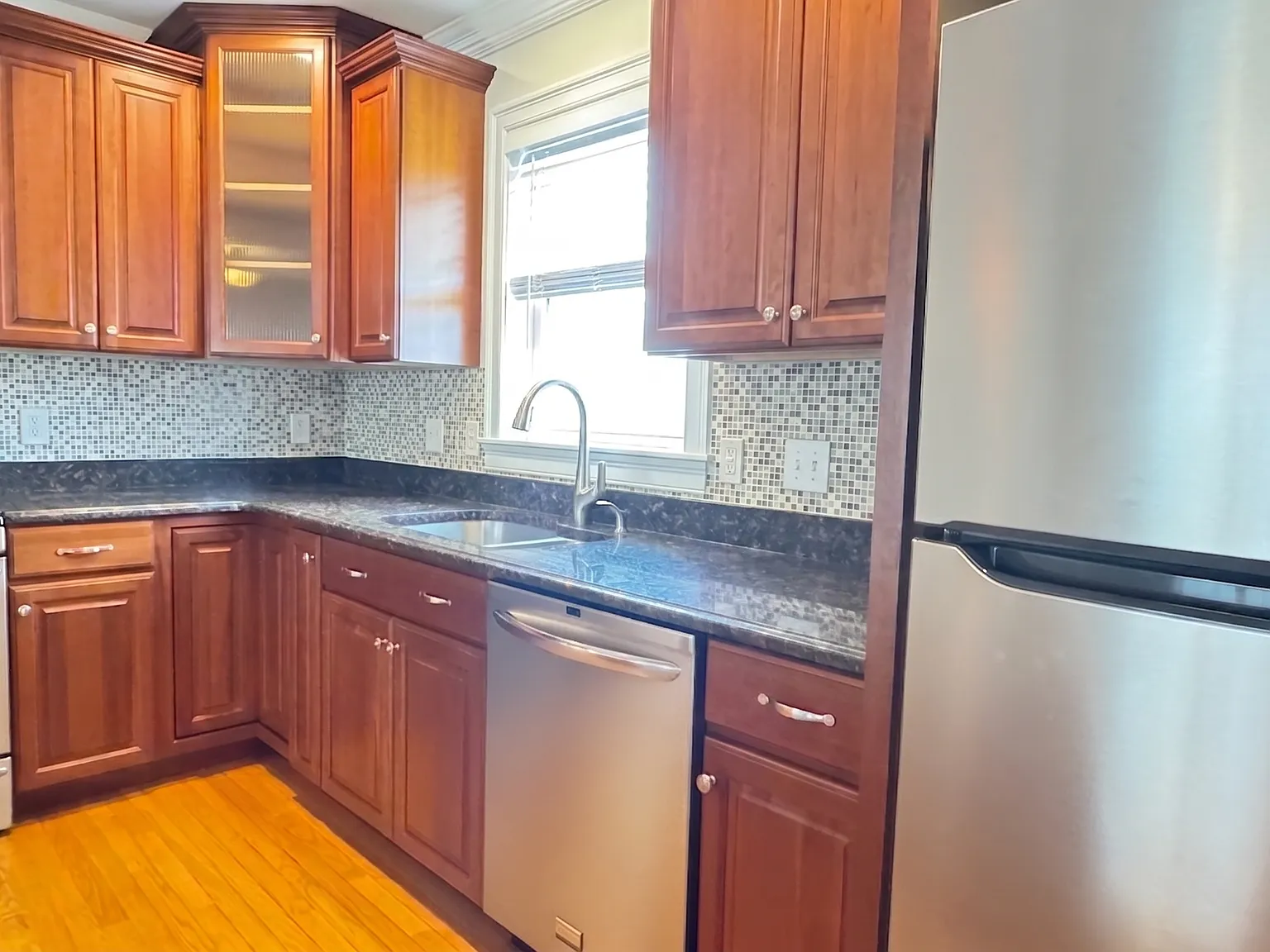 3 bed, 2.5 bath, 1586 sqft, $3,300 — Photo 3