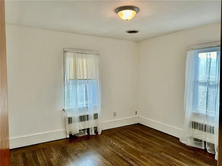 2 Locust Ave — Photo 11