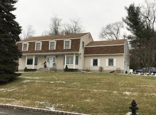 2 Lark Ln, Oak Ridge, NJ 07438