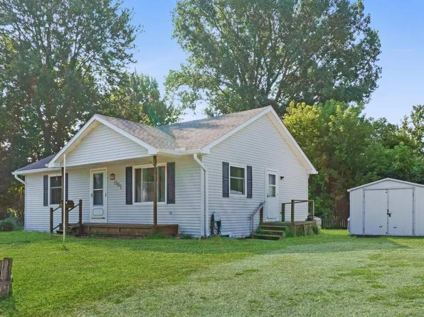 561 Bruce St, Marine City, MI 48039