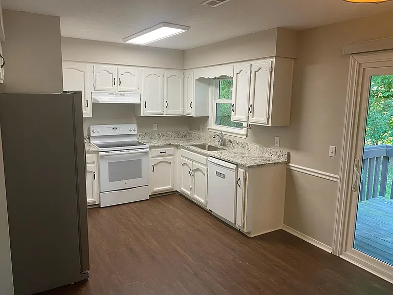 36 W Paris St — Photo 19