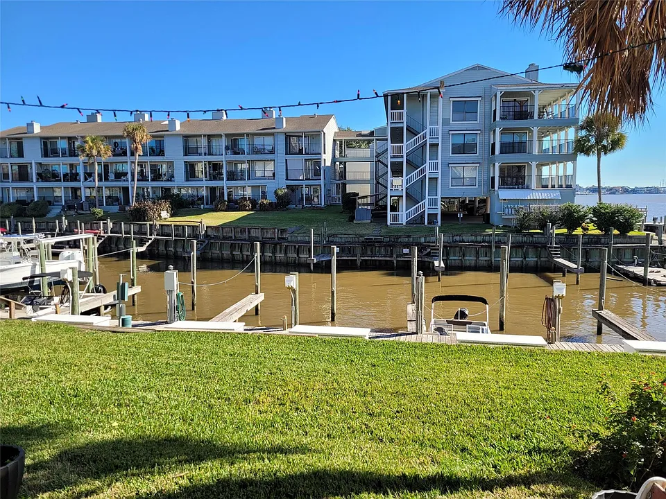 104 Yacht Club Ln #104