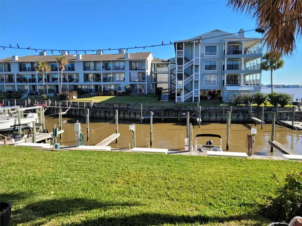 104 Yacht Club Ln #104, Seabrook, TX 77586
