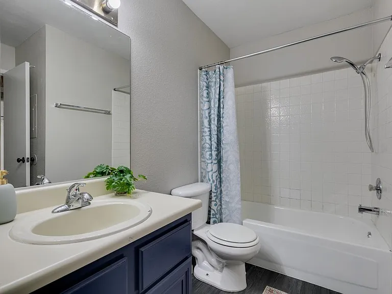 810 N Sloan Ln #103 — Photo 13