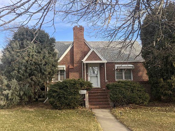2nd image of 721 W 1st St