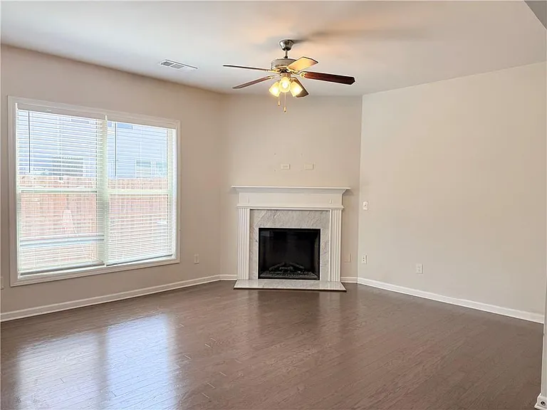 1033 Haley Woods Ln — Photo 5
