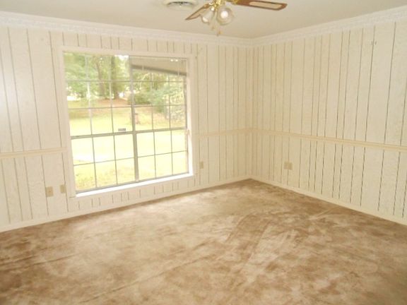 5th image of 1405 Canterbury Ln