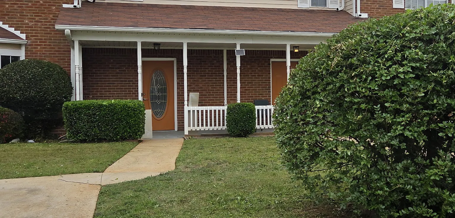 3 bed, 2.5 bath, 1900 sqft, $2,000 — Photo 1