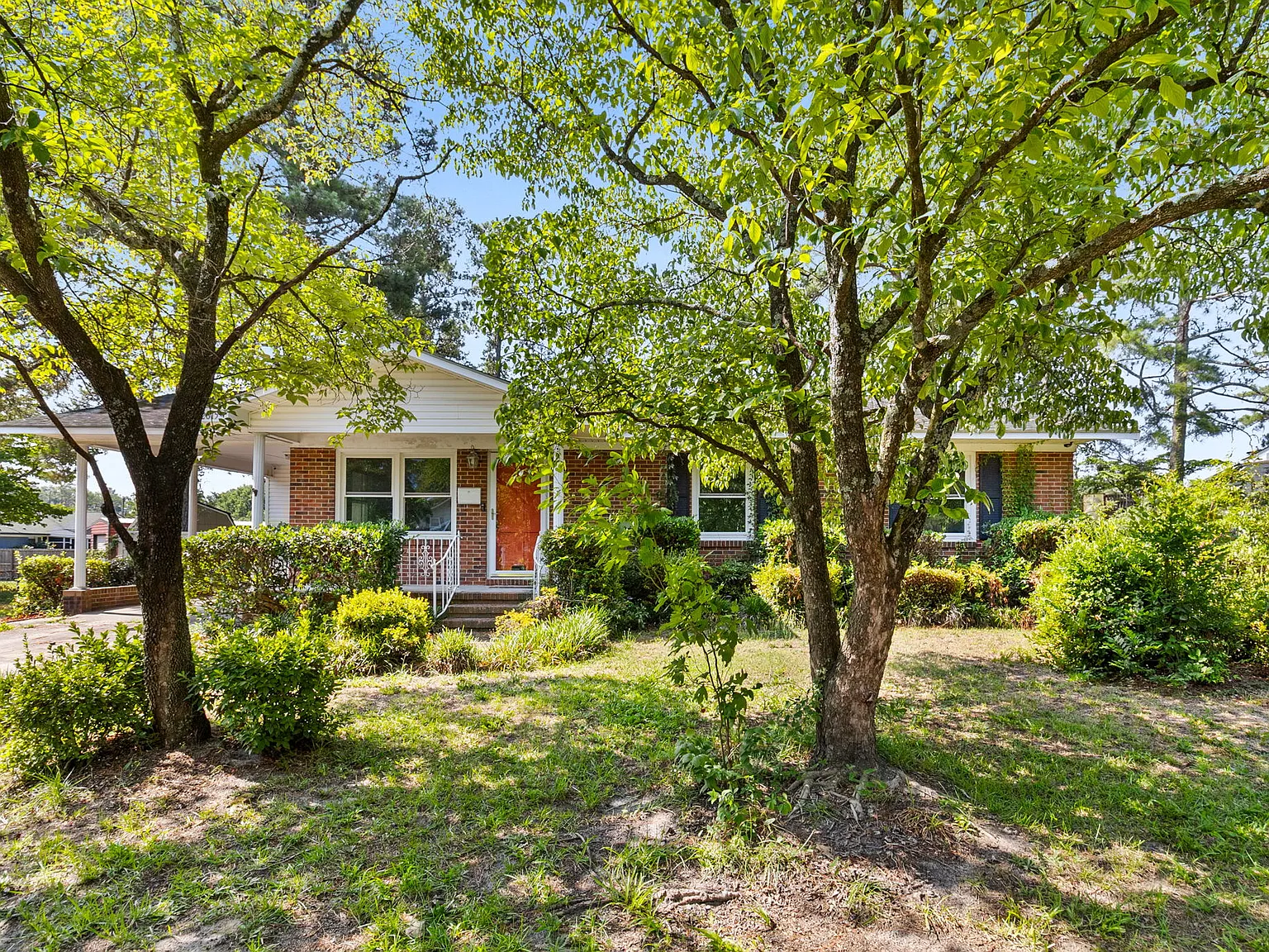 3 bed, 1.5 bath, 1332 sqft, $1,900 — Photo 1