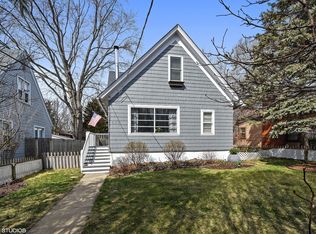 630 N Hough St, Barrington, IL 60010