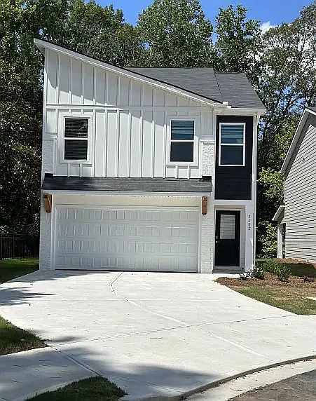 3 bed, 2.5 bath, 1690 sqft, $2,000 — Photo 1
