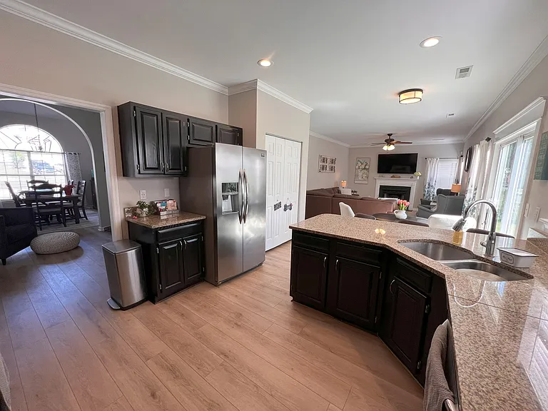 109 Barrie Ct — Photo 9