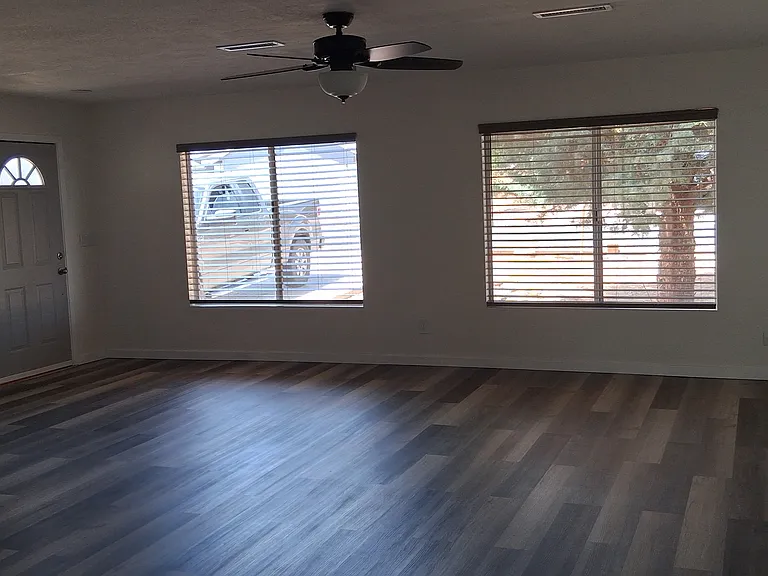 11009 E Lariat Ln — Photo 3