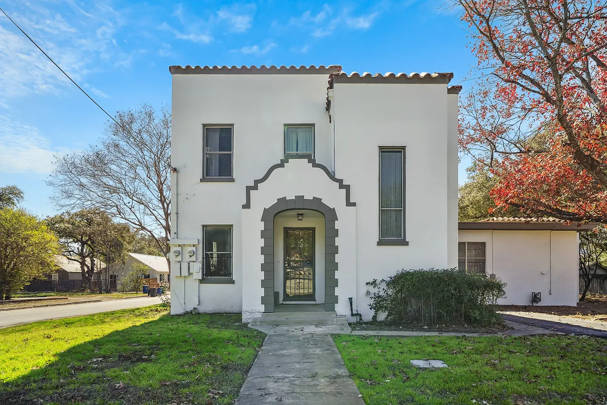 Building Photo - 326 E Mistletoe Ave #2