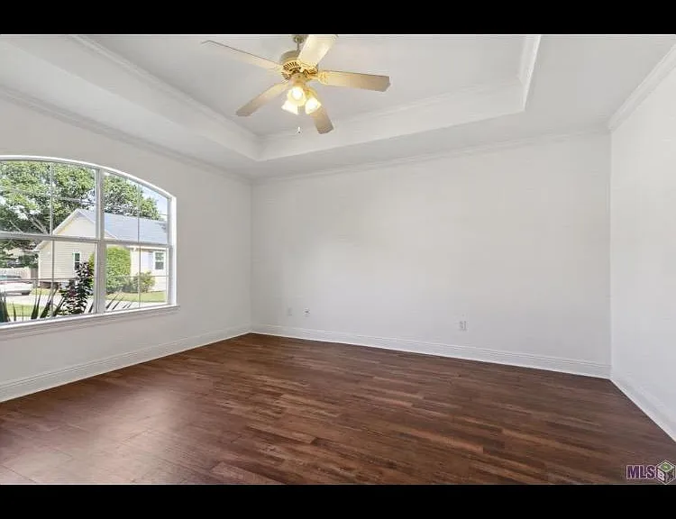327 Greenhaven Dr — Photo 7