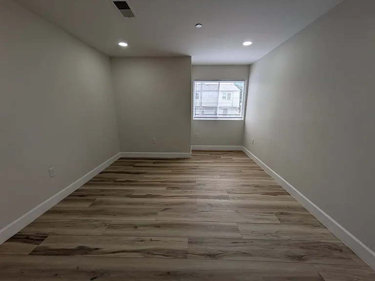 44 Warner St #B14 — Photo 2