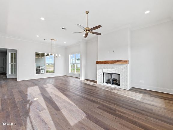 2nd image of 400 Oceans Blvd