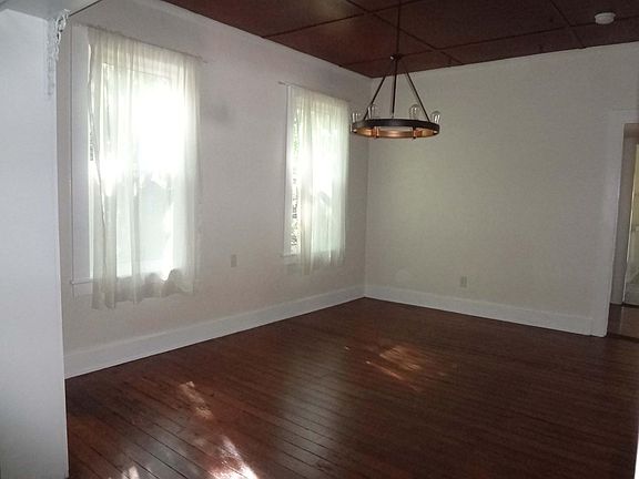 Dining room.