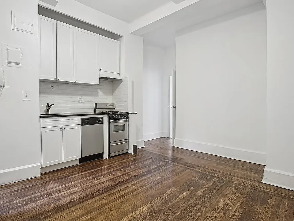 19 W 69th St #703