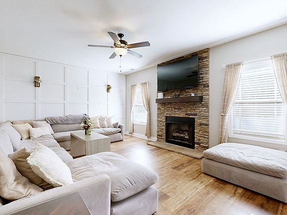 2nd image of 1214 Ewing Way
