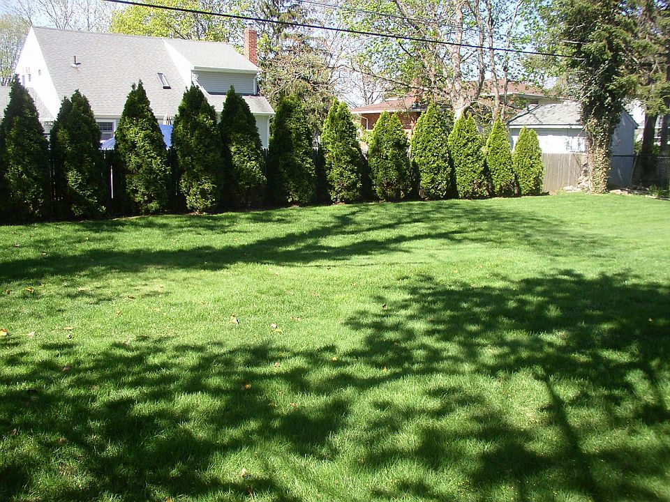 2nd image of 10 Dudley Ln