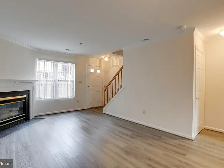 3050 S Glebe Rd — Photo 12