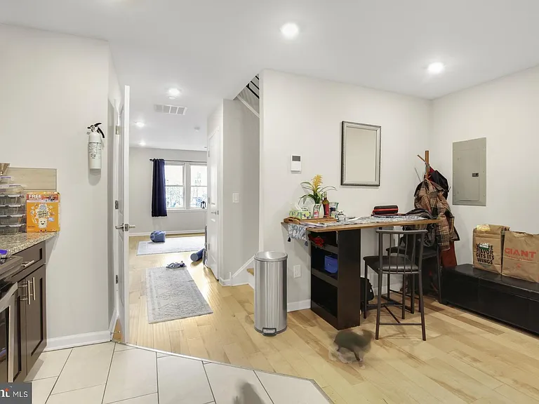 1431 Poplar St #D — Photo 4
