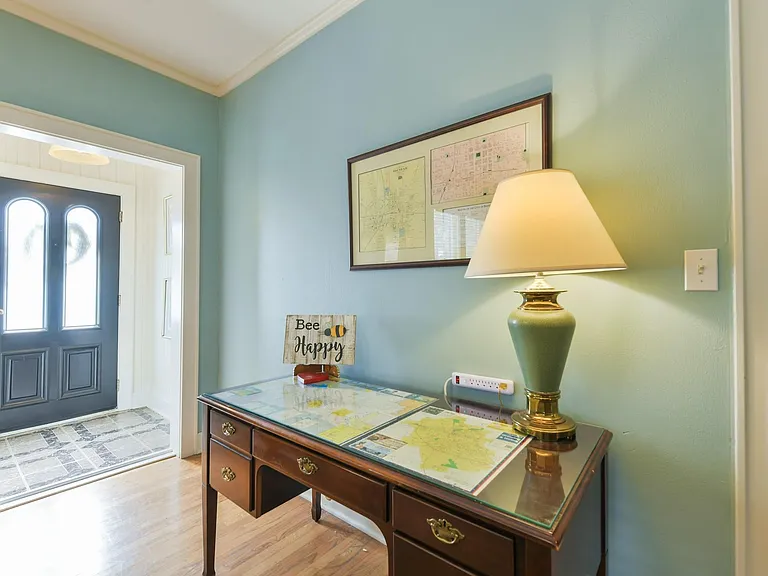 802 S Day St — Photo 16