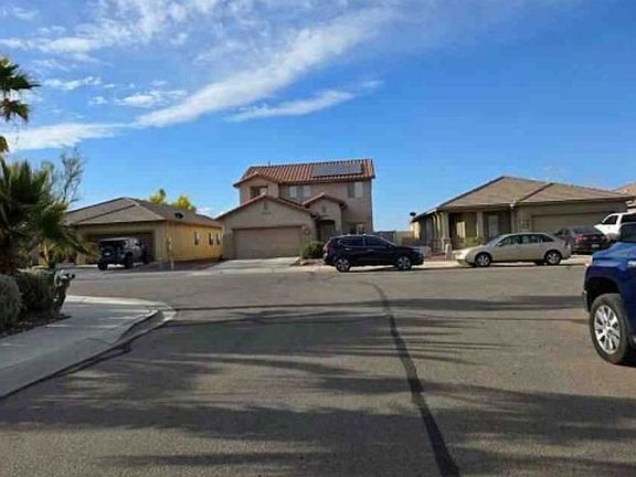 Exterior Neighborhood (street photo)