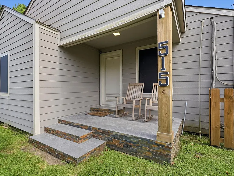 515 Riggs St — Photo 2