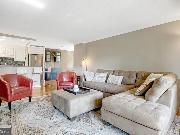 4th image of 200 N Pickett St APT 206