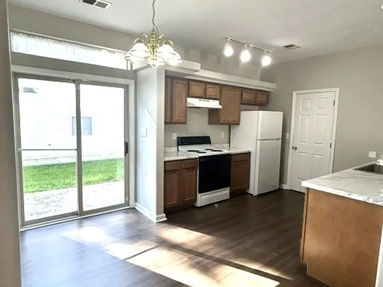 2741 Jacquelyn Ln — Photo 6
