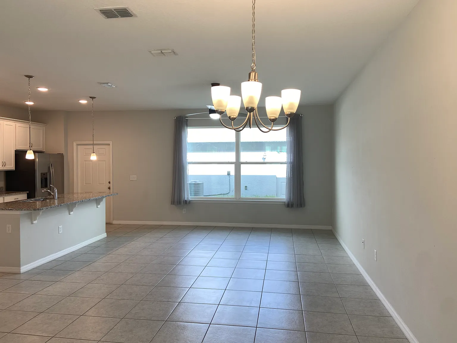 3 bed, 2.5 bath, 1834 sqft, $2,150 — Photo 2