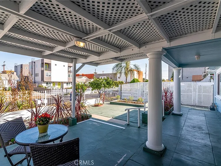 1125 N Heliotrope Dr — Photo 39