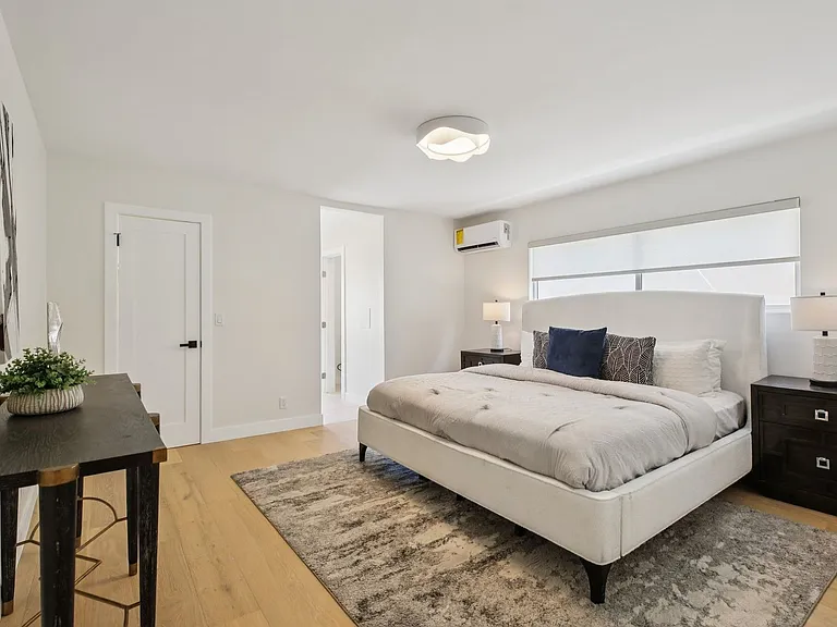 1824 Fairburn Ave — Photo 16