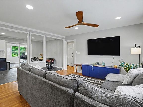 5th image of 2653 Hicks Rd SW