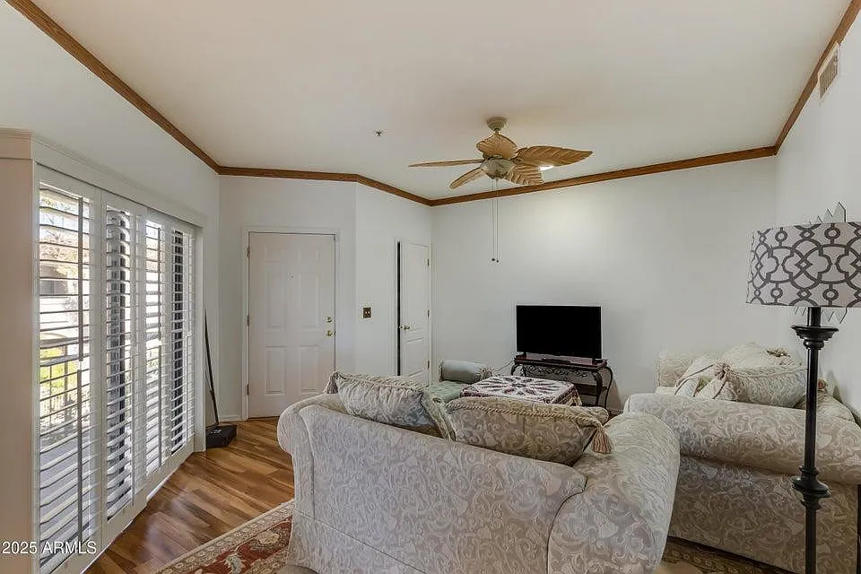2 bed, 2.0 bath, 978 sqft, $1,350 — Photo 4