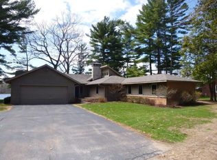 N967 River Dr, Menominee, MI 49858