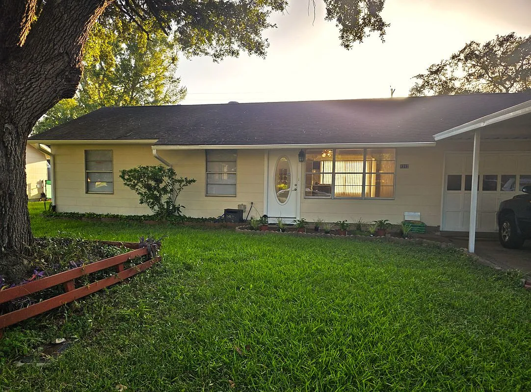 3 bed, 2.0 bath, 1200 sqft, $1,800 — Photo 1