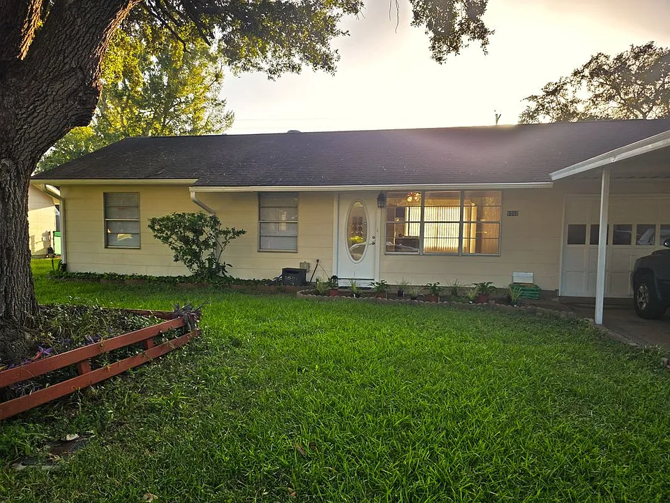 1312 Miles St