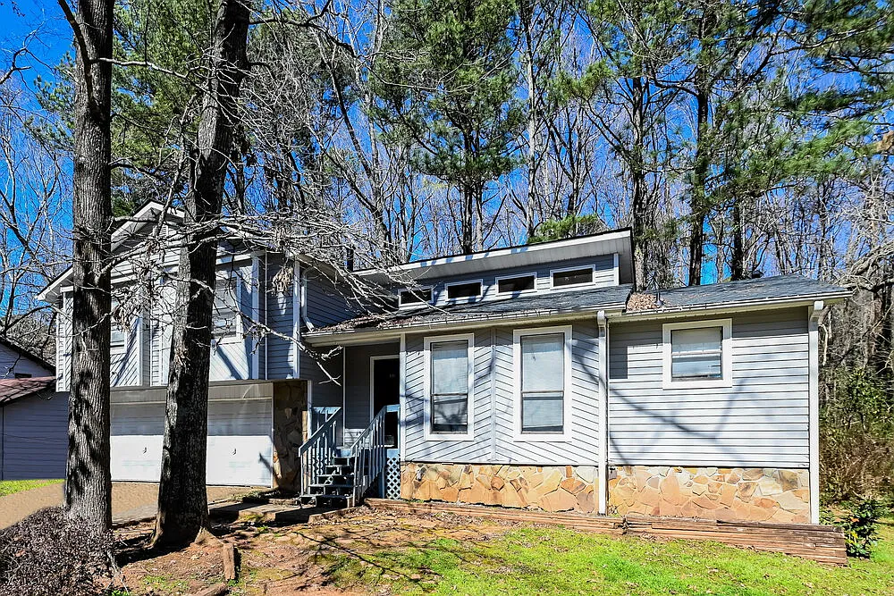 3 bed, 2.0 bath, 1458 sqft, $1,815 — Photo 1