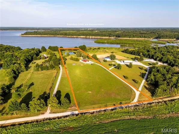18900 Monroe Rd #451, Paris, MO 65275