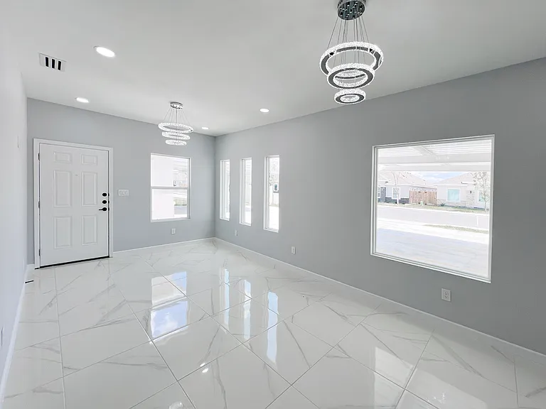 913 N Woodson Ave — Photo 4