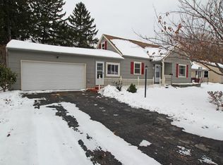 111 Woodcroft Dr, Rochester, NY 14616