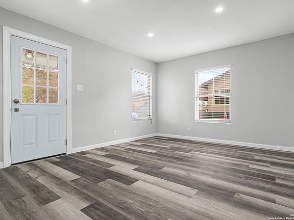 3rd image of 210 E MAYFIELD BLVD