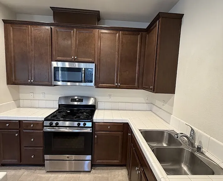 519 Tolman Way — Photo 4