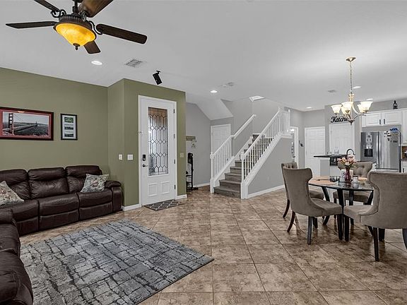 3rd image of 10226 Fallsgrove St