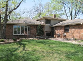 3085 Hillside Ln, Darien, IL