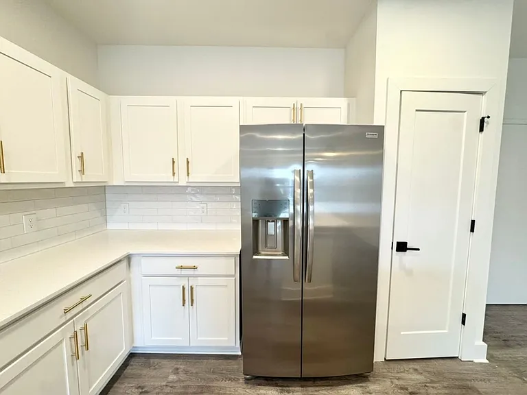 175 W Black St #204 — Photo 14