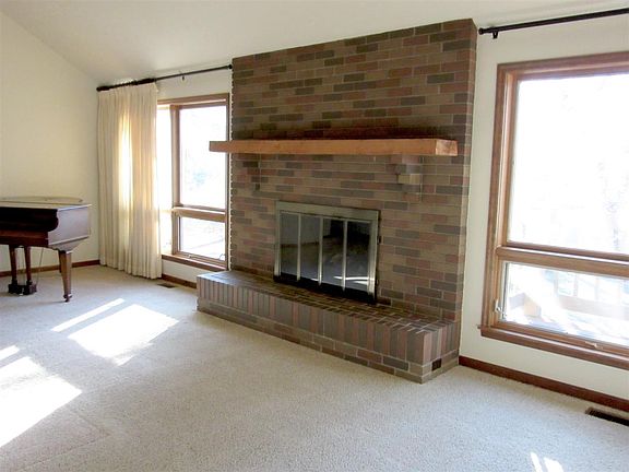 4th image of 1341 Windmill Dr